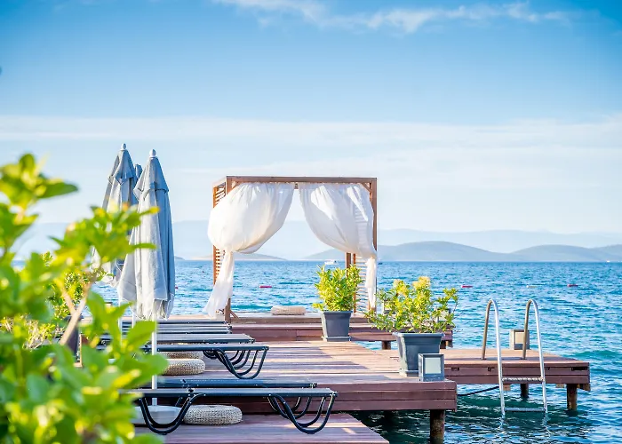 Moyo Luxury Hotel & Beach