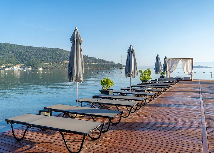 Moyo Luxury Hotel & Beach
